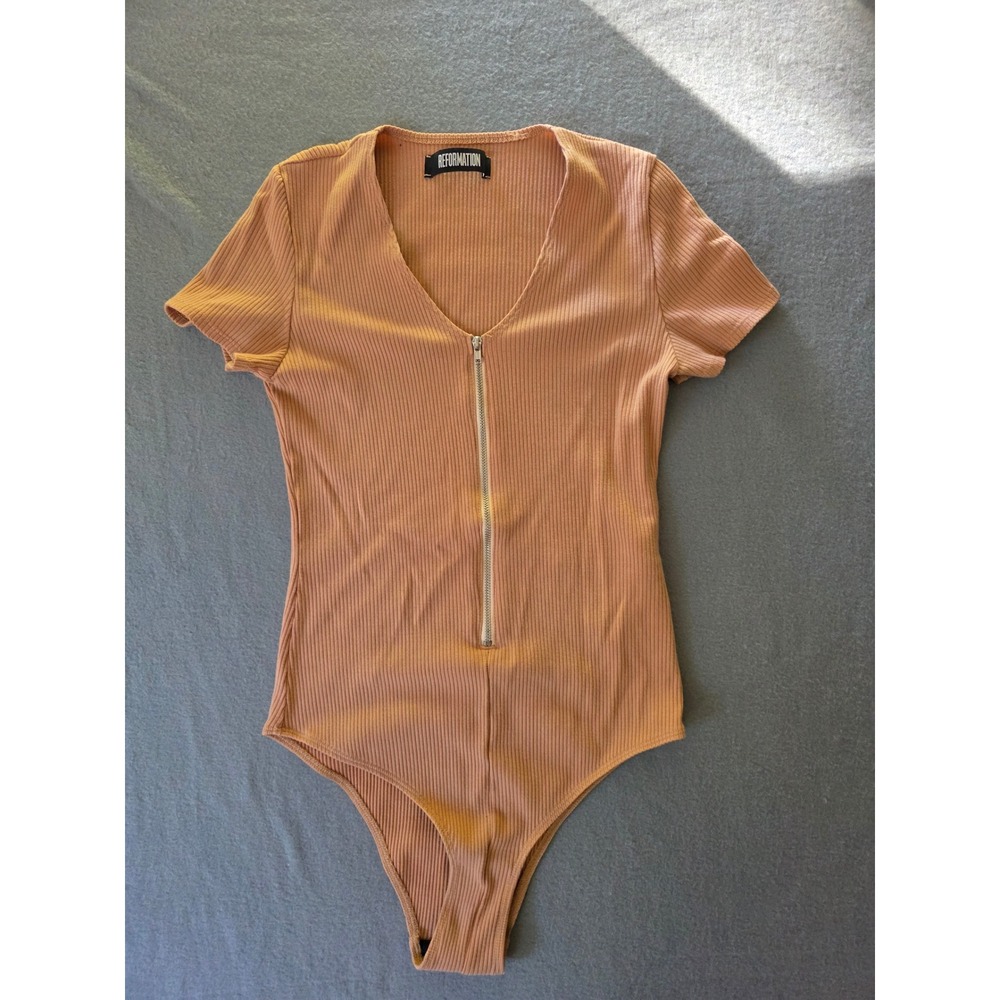 Reformation Ribbed Short Sleeve Zip Front Bodysuit Peach Tan V-Neck
